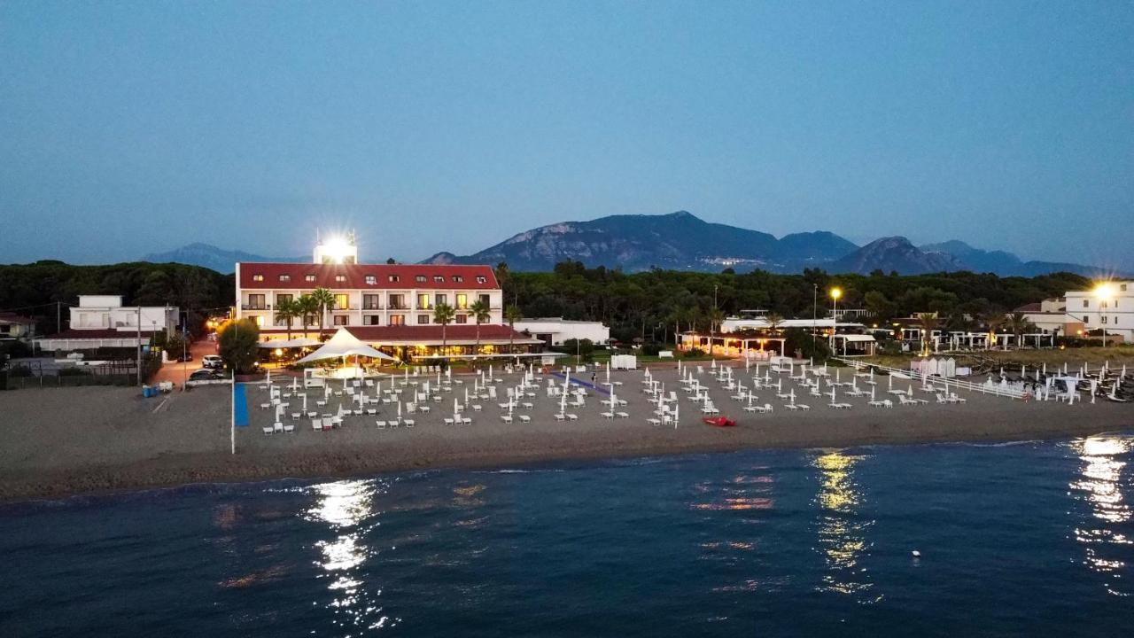 Hotel Schuhmann Paestum Exteriör bild