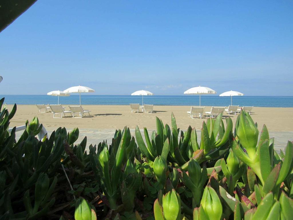 Hotel Schuhmann Paestum Exteriör bild