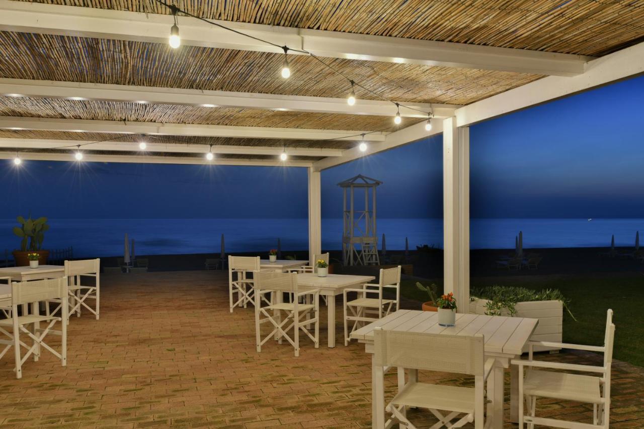 Hotel Schuhmann Paestum Exteriör bild