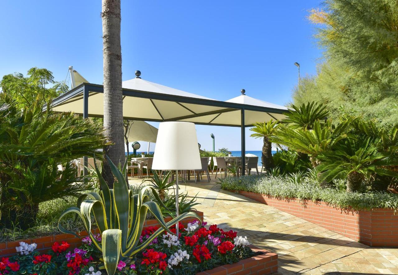 Hotel Schuhmann Paestum Exteriör bild