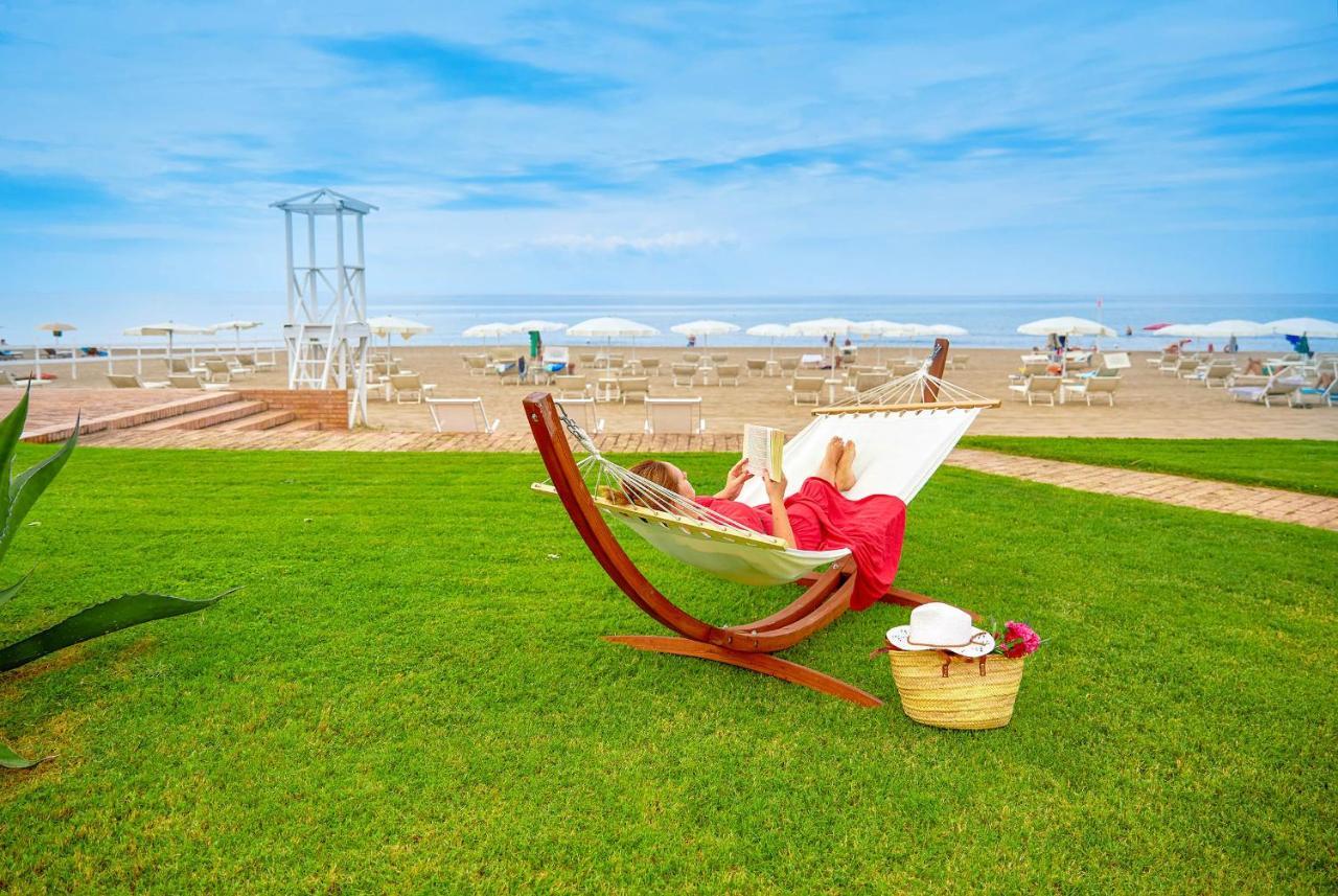 Hotel Schuhmann Paestum Exteriör bild