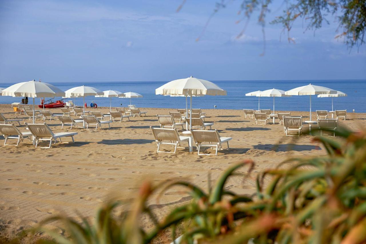 Hotel Schuhmann Paestum Exteriör bild